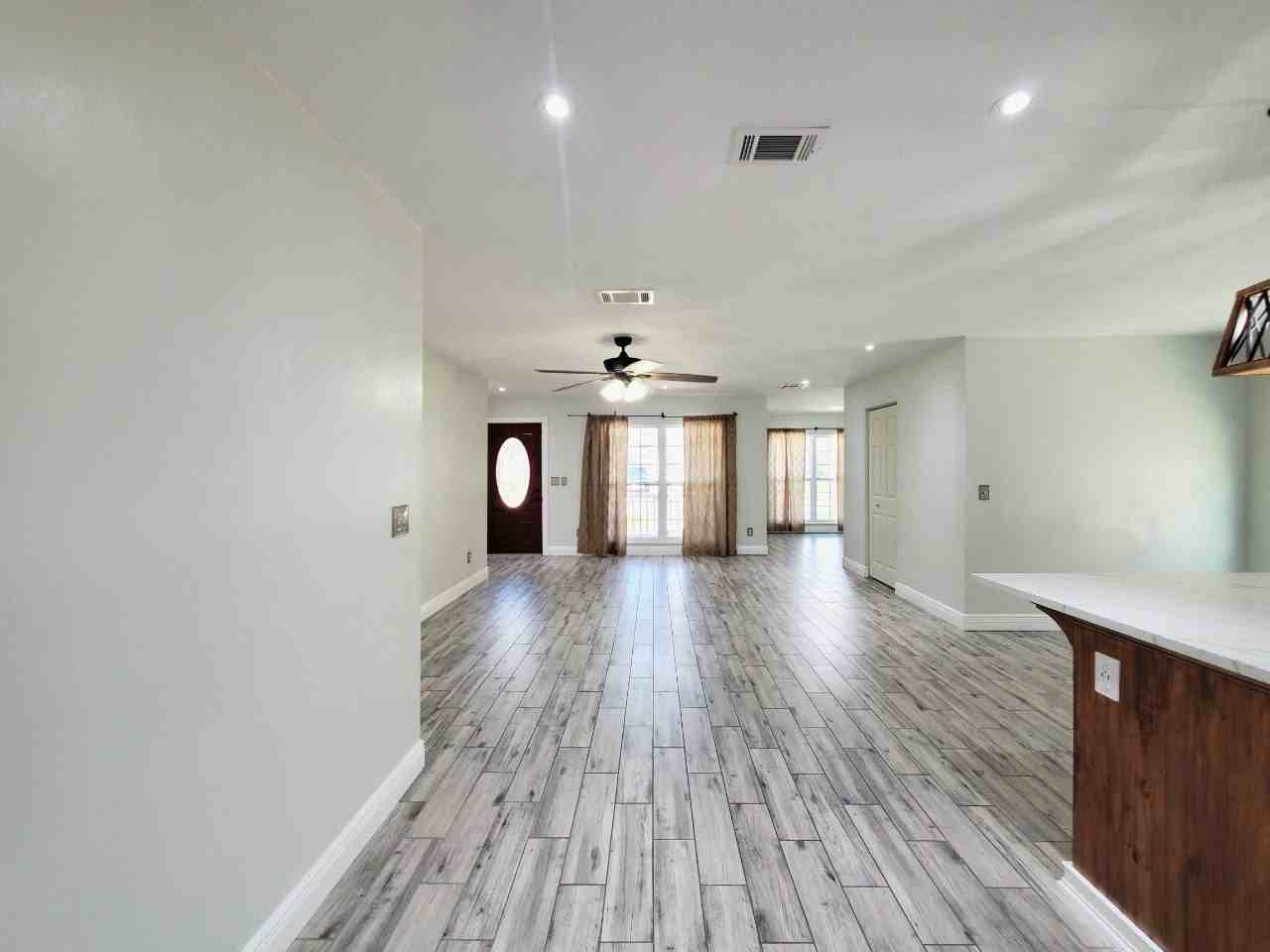 6832 Swain Ave - Photo 7 of 36
