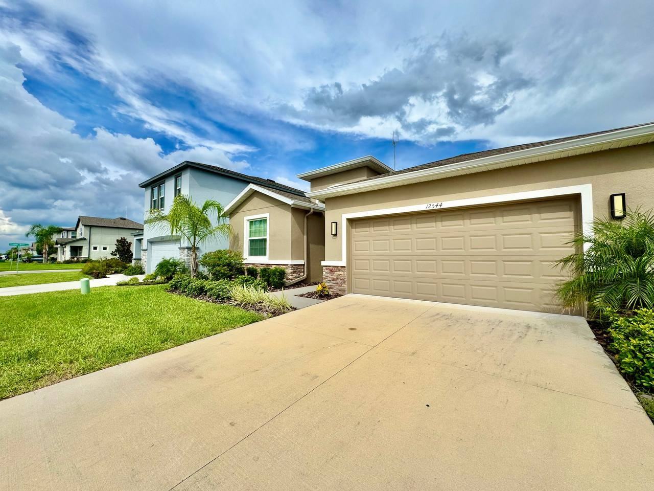 12544 Shining Willow St - Photo 3 of 45