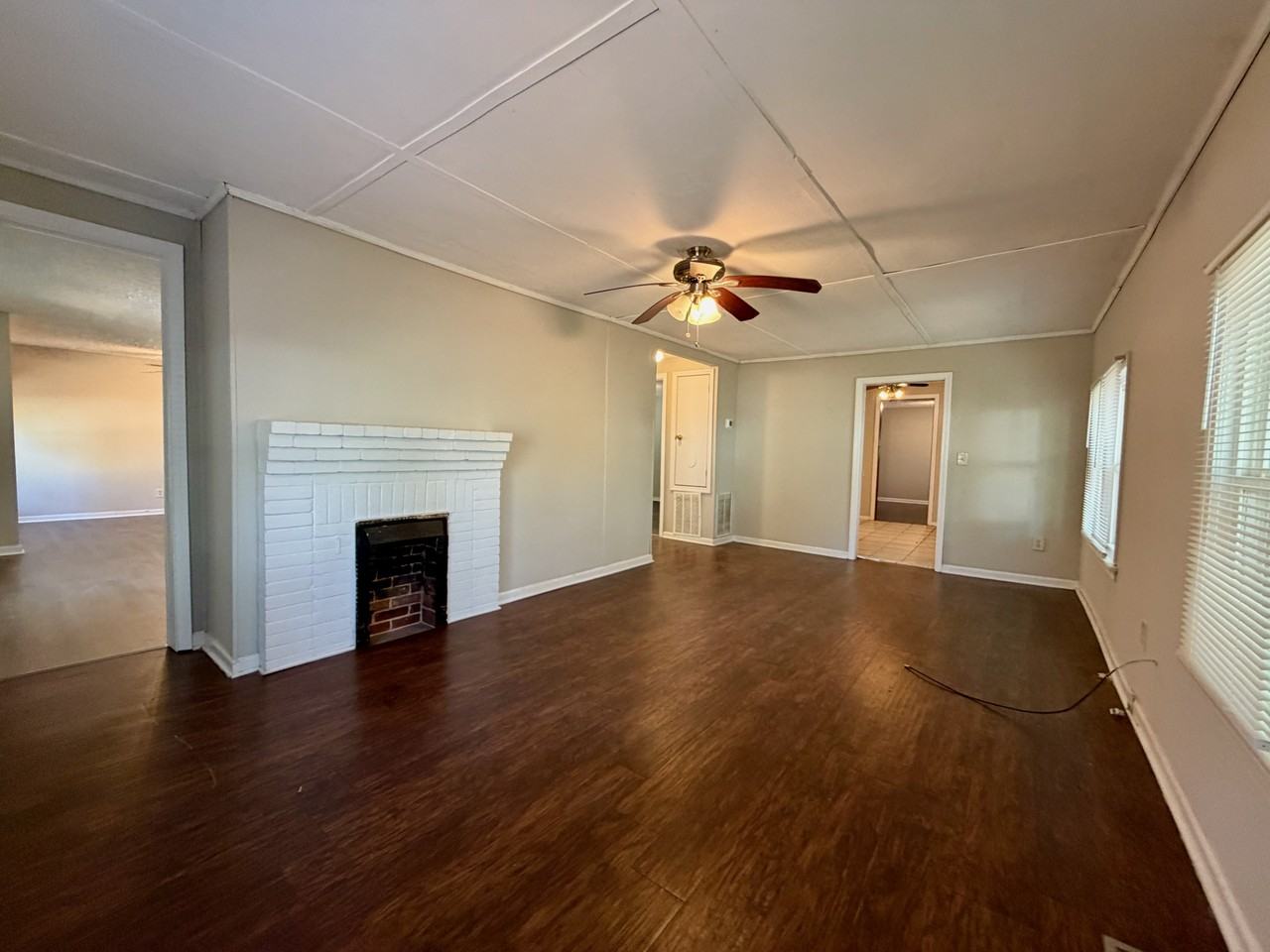 215 Brown St - Photo 6 of 39