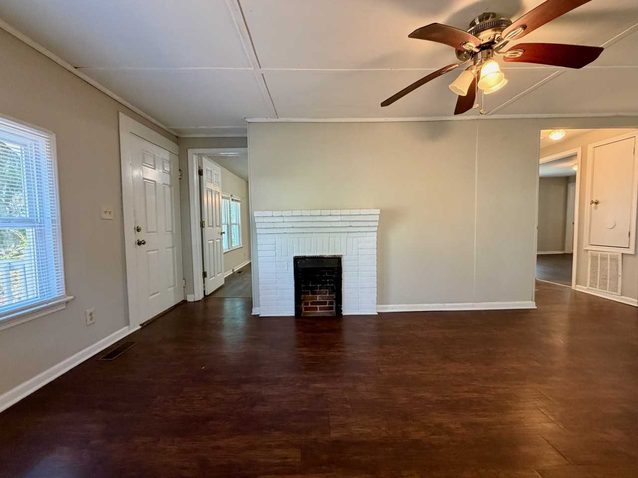 215 Brown St - Photo 7 of 39