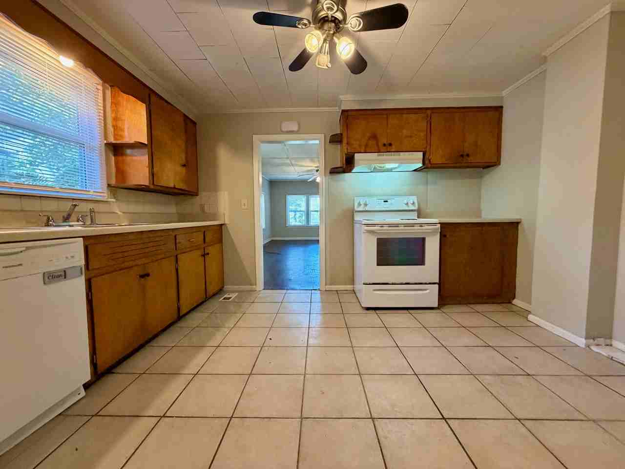 215 Brown St - Photo 2 of 39