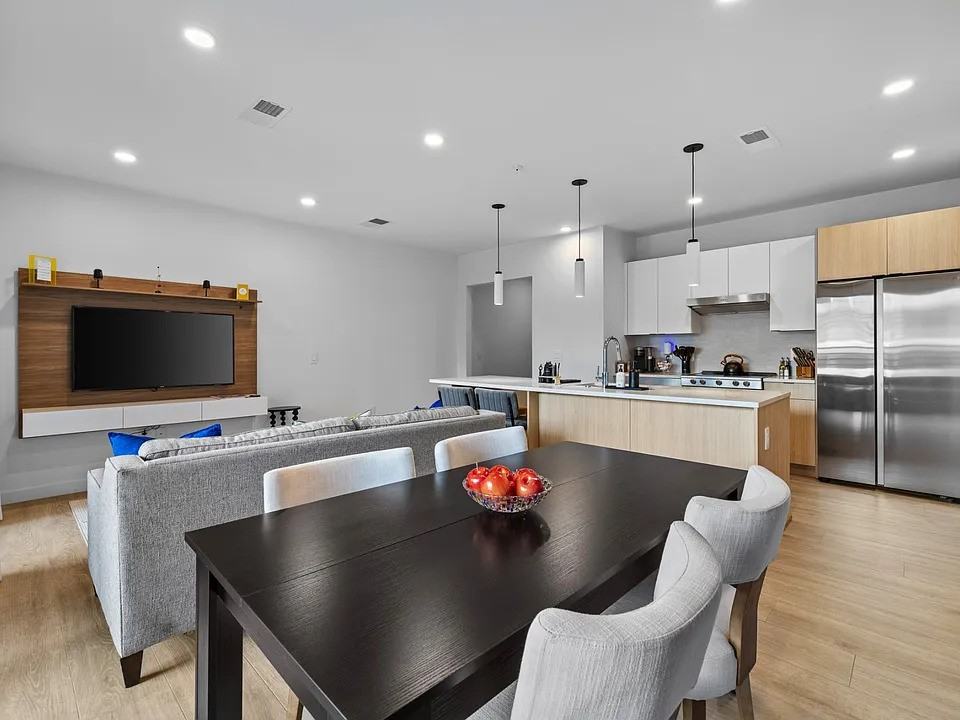 635 7th Ave S - Photo 3 of 17