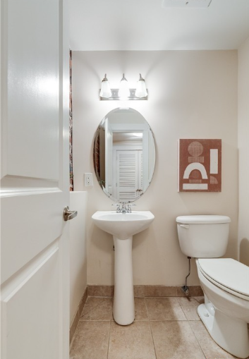 2501 E Franklin St #U6 - Photo 5 of 9