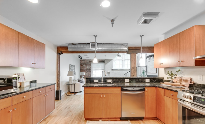 2501 E Franklin St #U6 - Photo 6 of 9