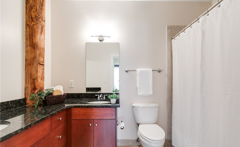2501 E Franklin St #U6 - Photo 7 of 9
