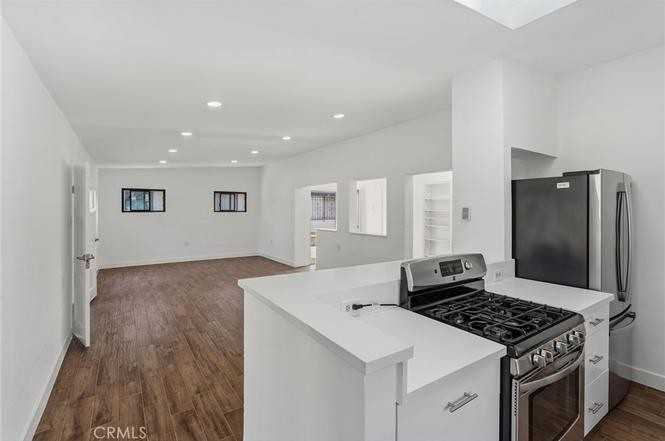 217 S Aviation Blvd - Photo 2 of 9