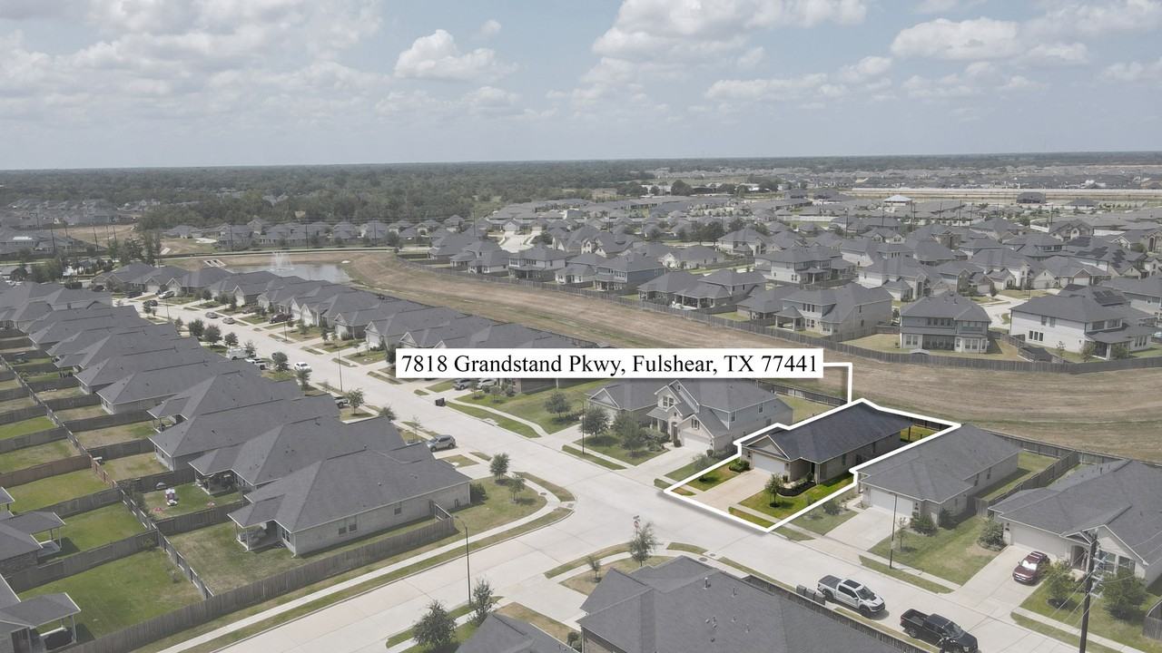 7818 Grandstand Pkwy - Photo 2 of 21