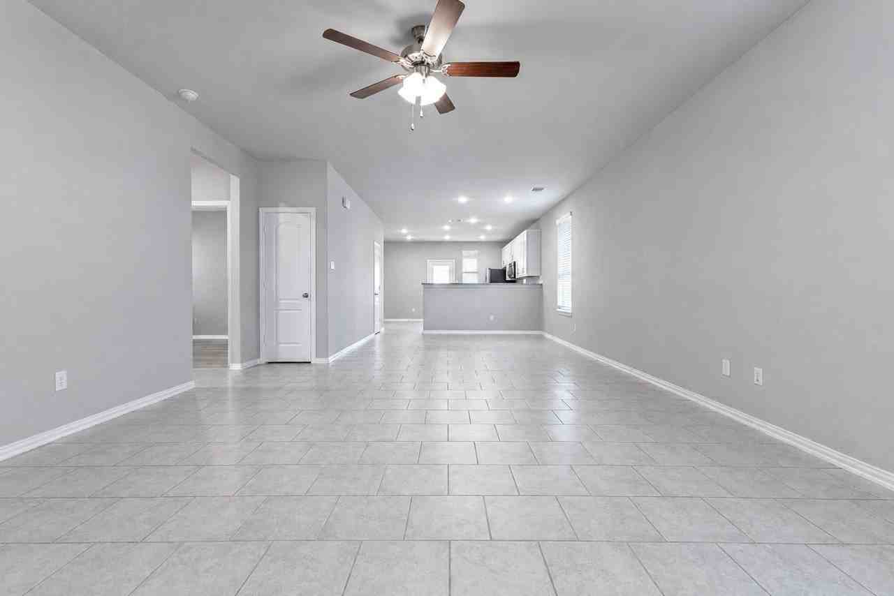 7818 Grandstand Pkwy - Photo 7 of 21