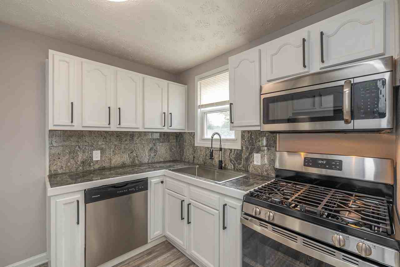 5341 Hollywood Ave - Photo 2 of 24