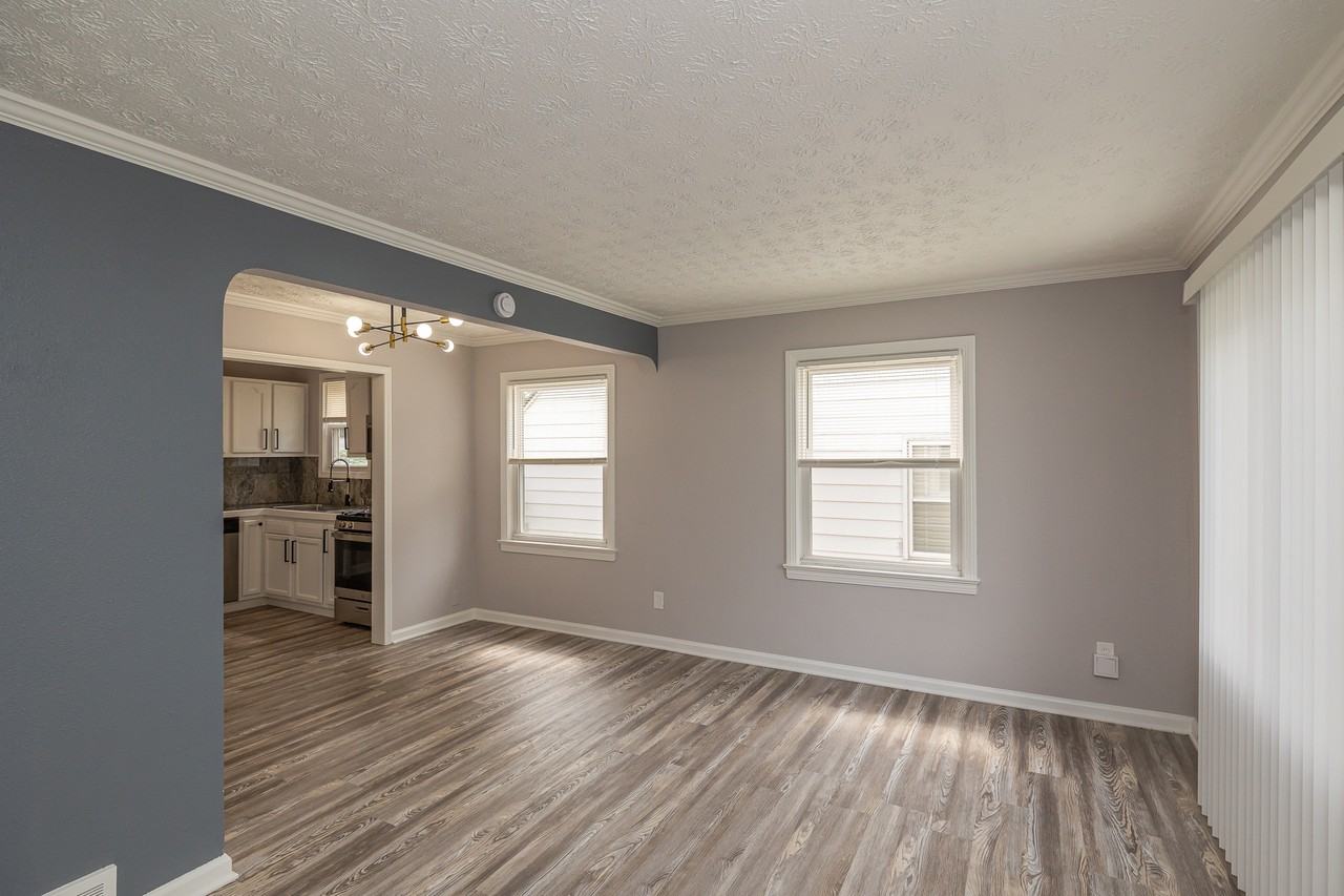 5341 Hollywood Ave - Photo 3 of 24