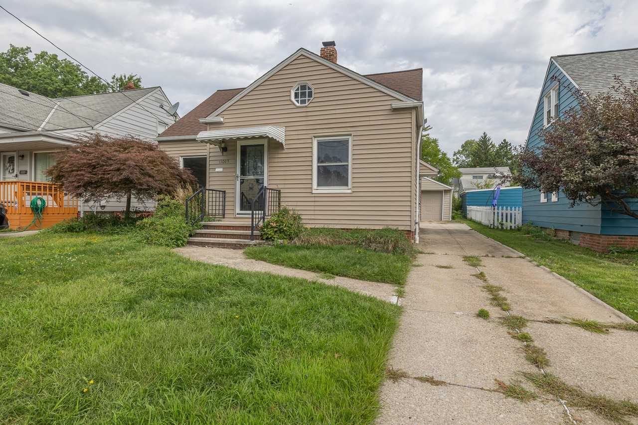 11005 Brunswick Ave - Photo 2 of 26