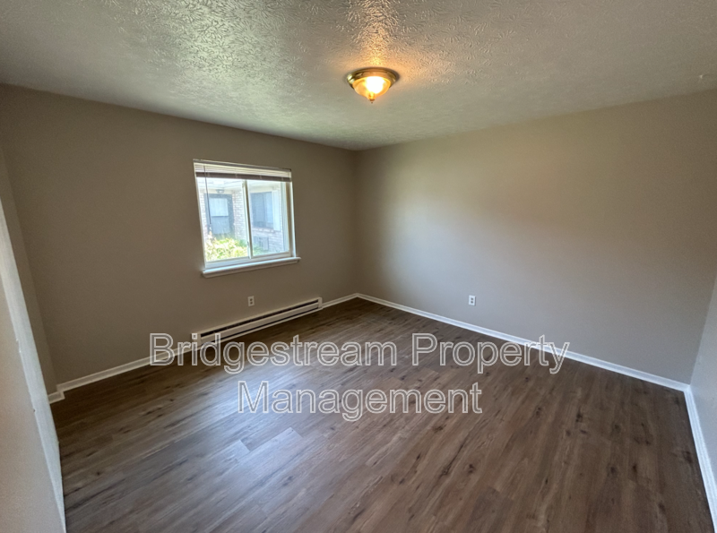 4564 Waynedale Cir - Photo 4 of 5