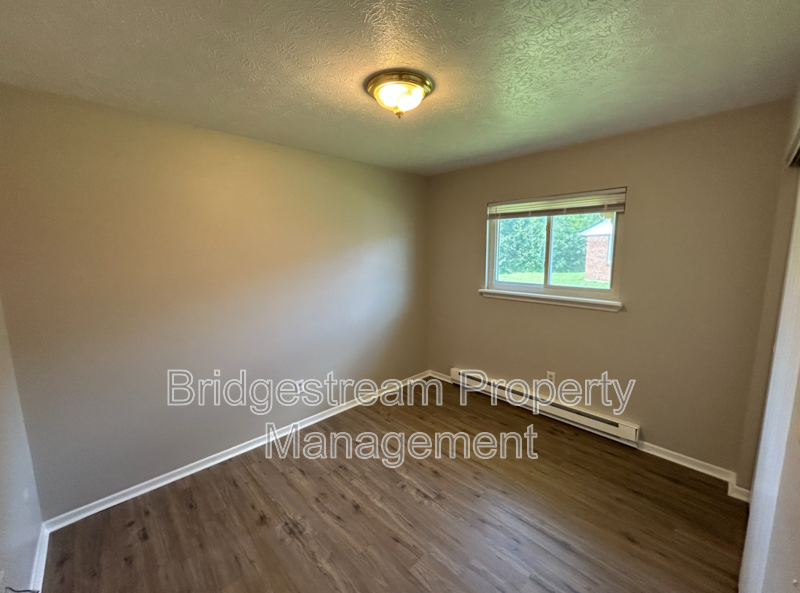 4564 Waynedale Cir - Photo 5 of 5