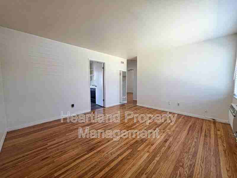 9273 Earl St - Photo 2 of 7