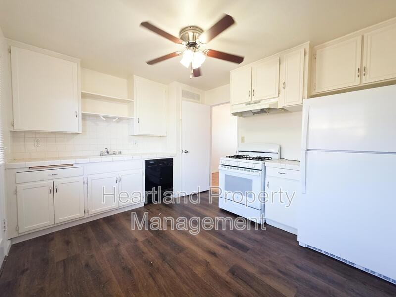 9273 Earl St - Photo 3 of 7