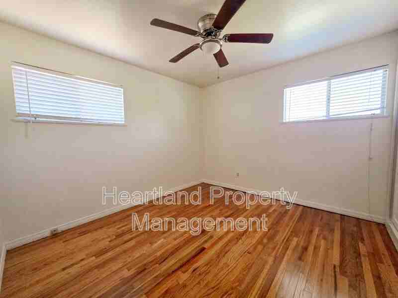 9273 Earl St - Photo 4 of 7