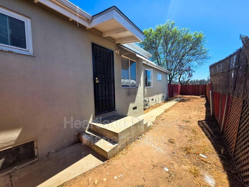 9273 Earl St - Photo 6 of 7