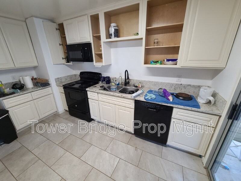 4401 77th St - Photo 3 of 10