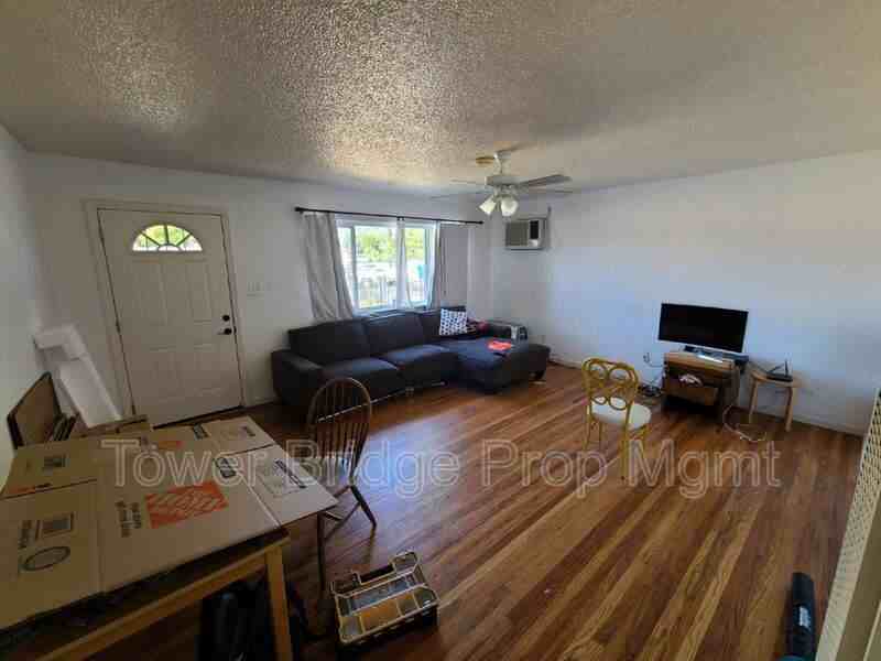 4401 77th St - Photo 5 of 10