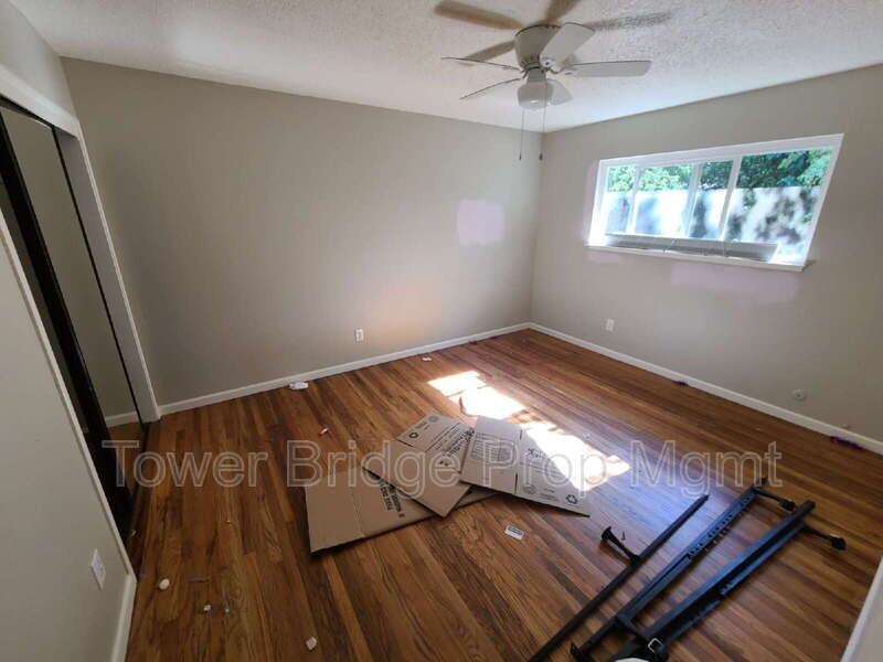 4401 77th St - Photo 6 of 10