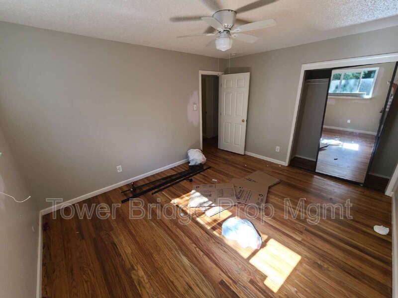 4401 77th St - Photo 7 of 10