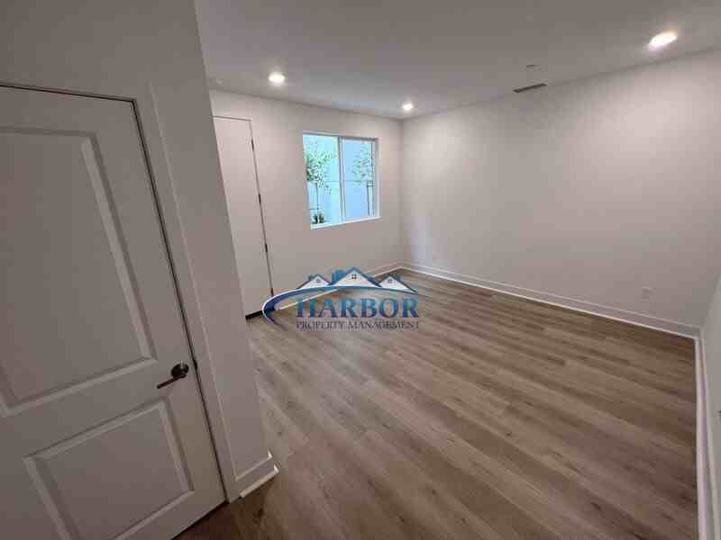 1627 Hornet Dr - Photo 4 of 20