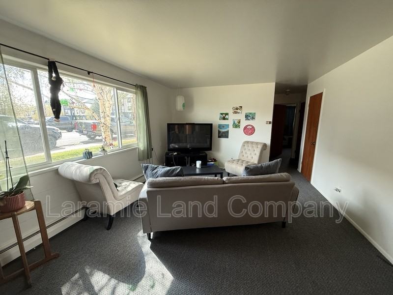 1158 N 17th St - Photo 4 of 8