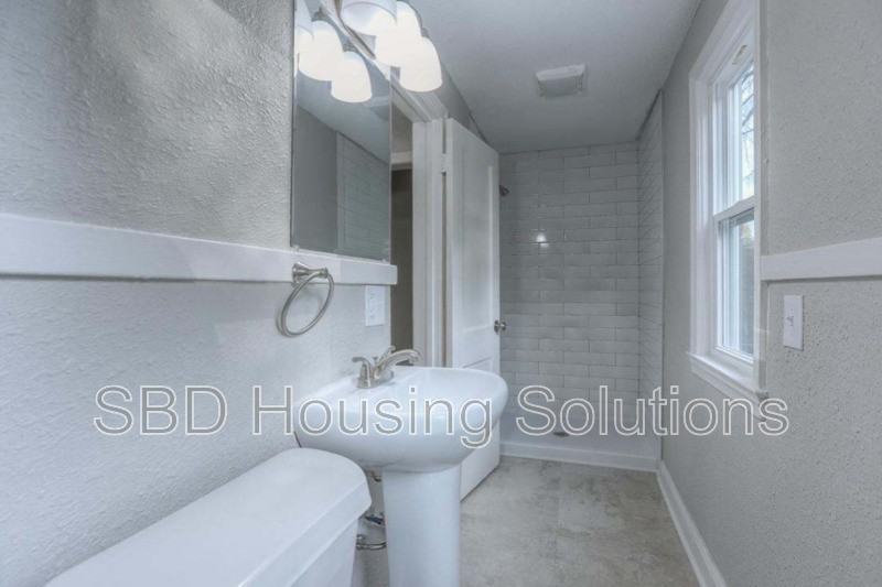 1007 S Noland Rd - Photo 7 of 10