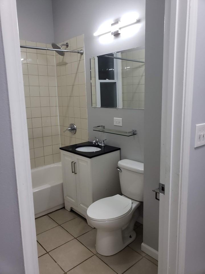 2300 N Hamlin Ave #2F - Photo 5 of 7