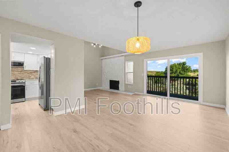 206 S Holman Way - Photo 7 of 46