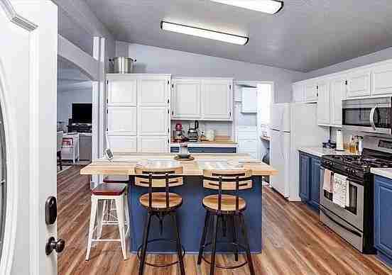 202 W Wilmington Dr - Photo 3 of 22