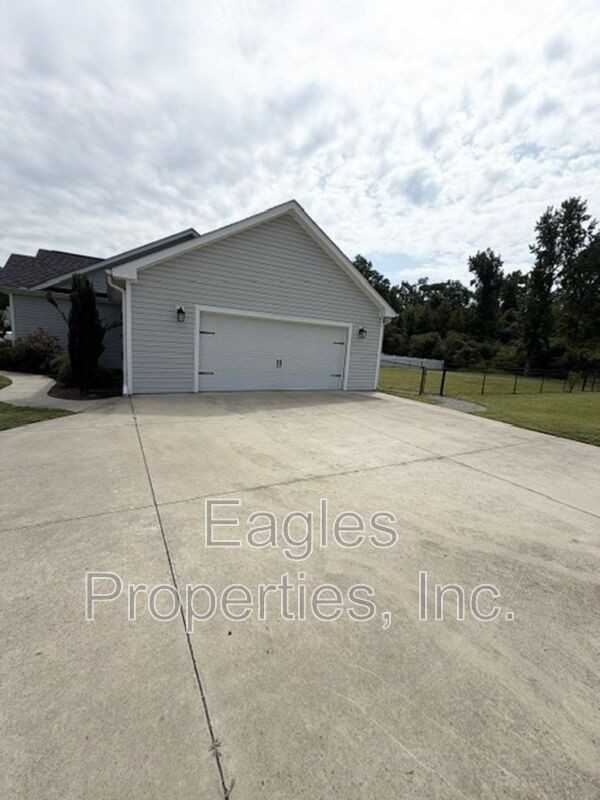 328 N Landing Dr - Photo 3 of 27
