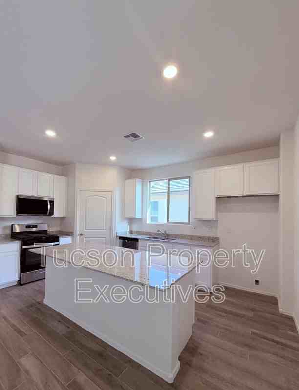 9329 N Peridot Vista Ave - Photo 2 of 26