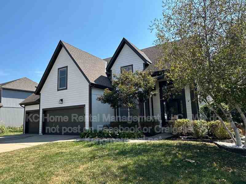 5605 W 153rd Ter - Photo 4 of 50
