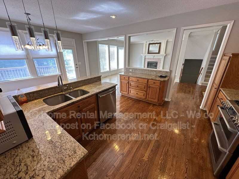 5605 W 153rd Ter - Photo 5 of 50