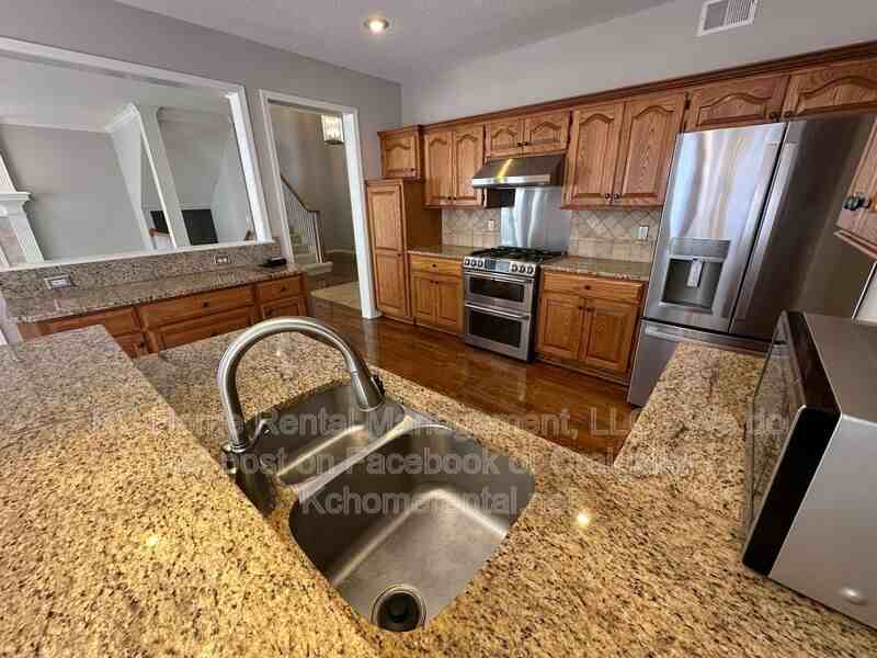 5605 W 153rd Ter - Photo 6 of 50