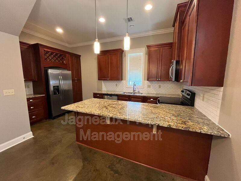 114 Hargrave Dr - Photo 2 of 20