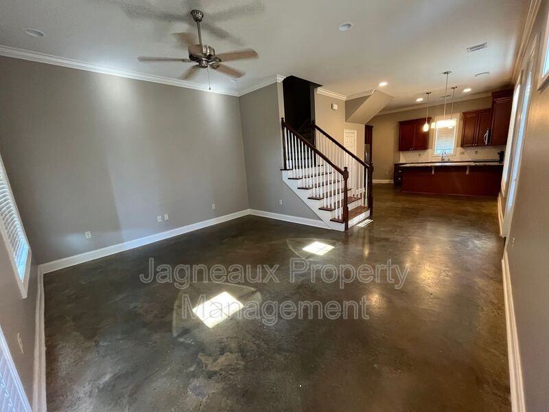 114 Hargrave Dr - Photo 4 of 20
