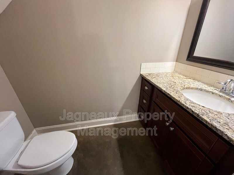 114 Hargrave Dr - Photo 5 of 20