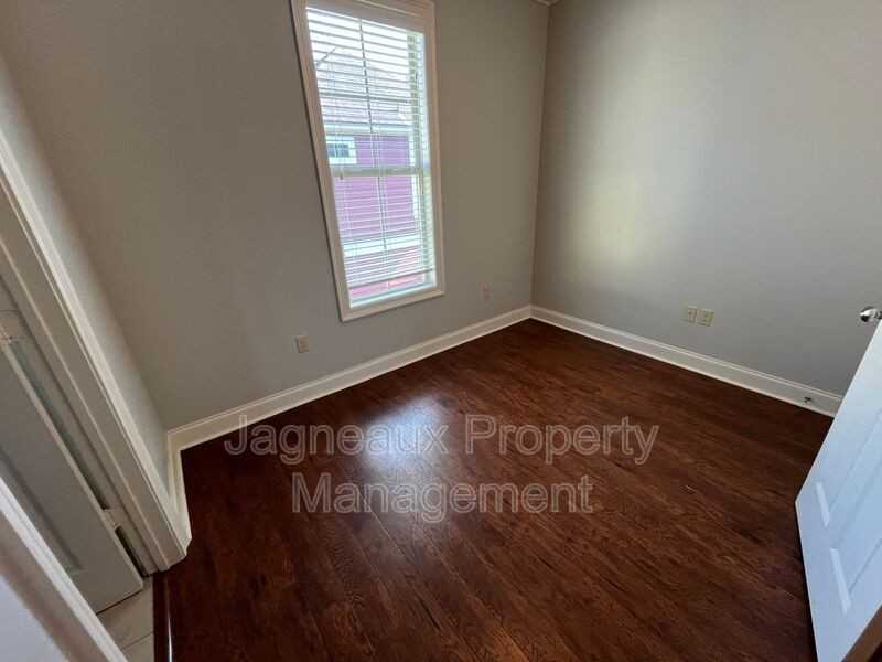 114 Hargrave Dr - Photo 6 of 20