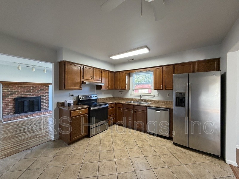 2005 Falls Church Ct - Photo 4 of 14