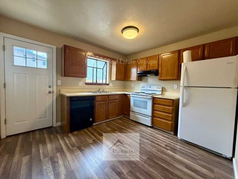 2427 Split Rock Dr - Photo 4 of 13