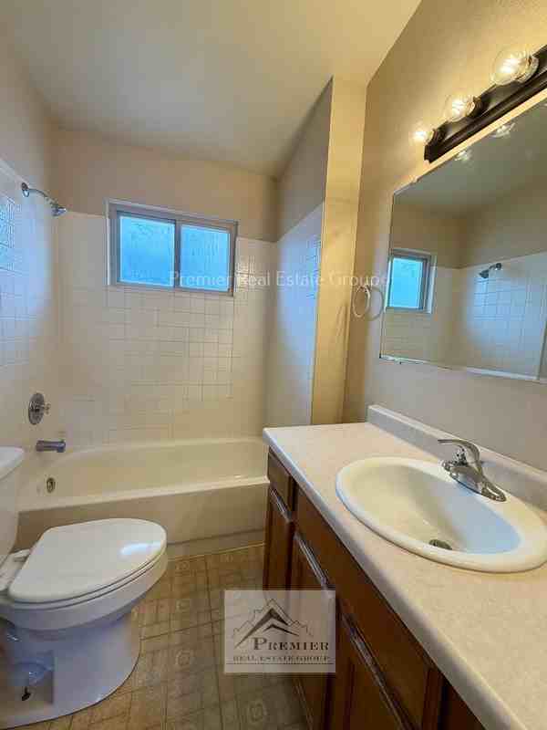 2427 Split Rock Dr - Photo 5 of 13