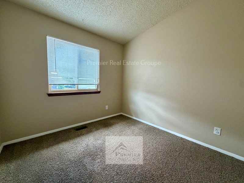 2427 Split Rock Dr - Photo 6 of 13