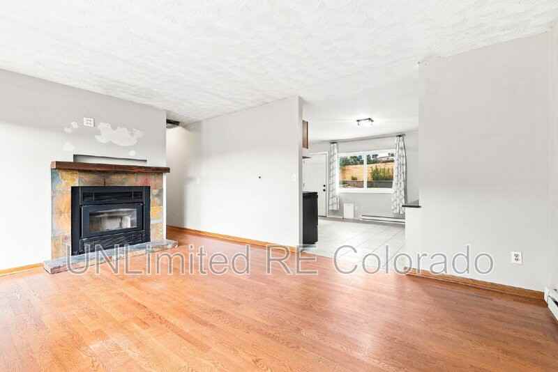 1172 Glen St - Photo 3 of 17