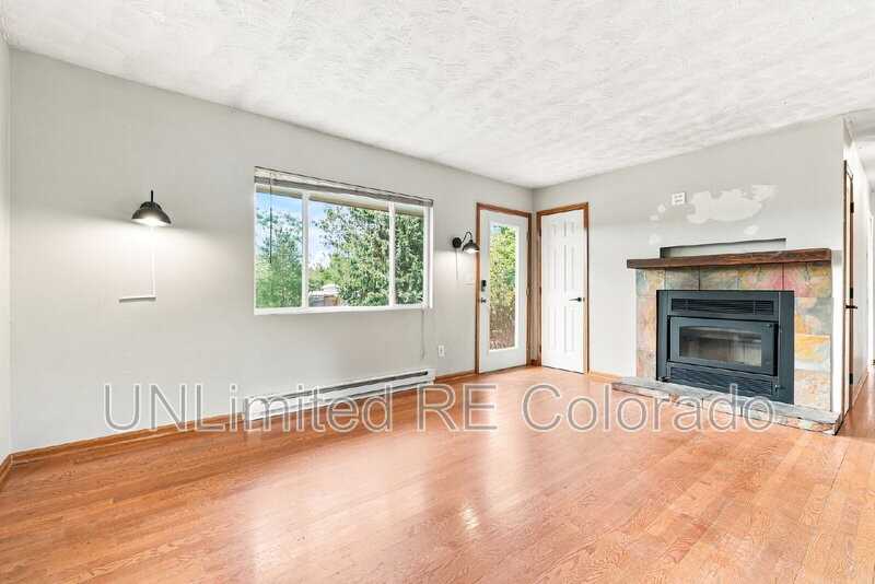 1172 Glen St - Photo 4 of 17