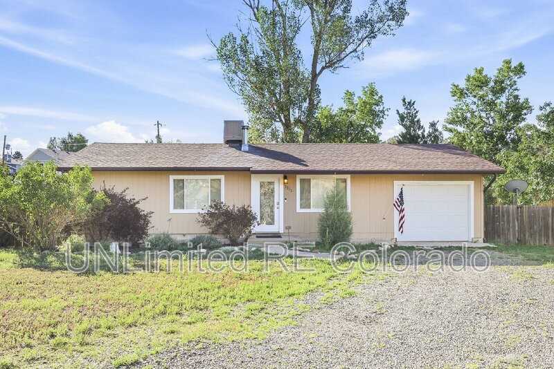 1172 Glen St - Photo 2 of 17