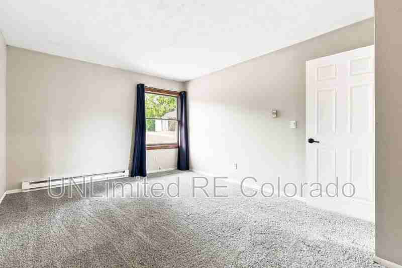 1172 Glen St - Photo 7 of 17