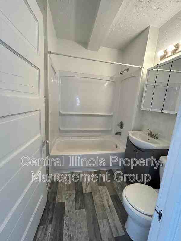 403 E Monroe St #2 - Photo 2 of 15