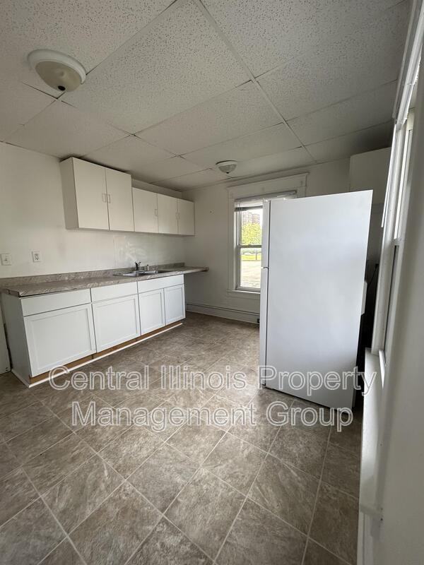 403 E Monroe St #2 - Photo 3 of 15
